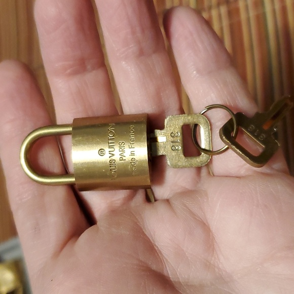 LV lock & keys - Picture 2 of 2